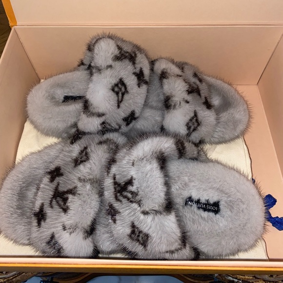 ******SOLD******NEW Louis Vuitton Mink Bom Dia Sandals - Picture 3 of 9